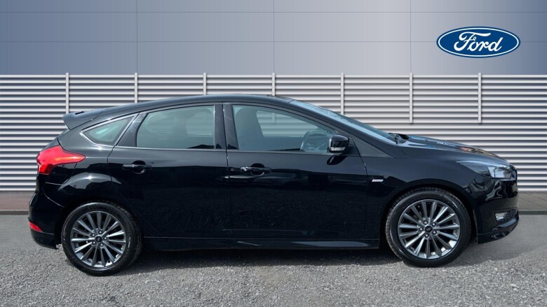 Ford Focus 1.0 EcoBoost 140 ST-Line Navigation 5dr Petrol Hatchback